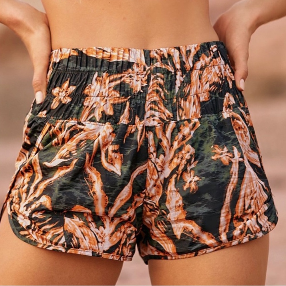 Free People FP Movement RARE The Way Home Shorts Black Abstract Blogger Fave XS